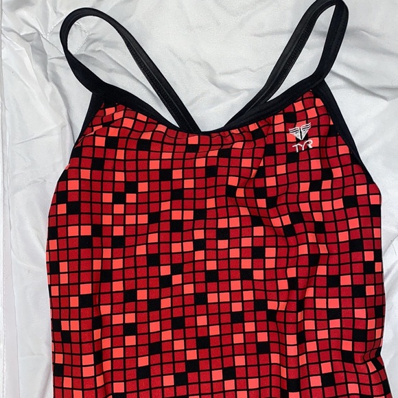 TYR one piece - Picture 2 of 6